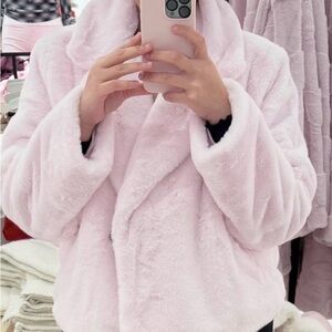 PINK
FAUX-FUR CROPPED JACKET Light Pink